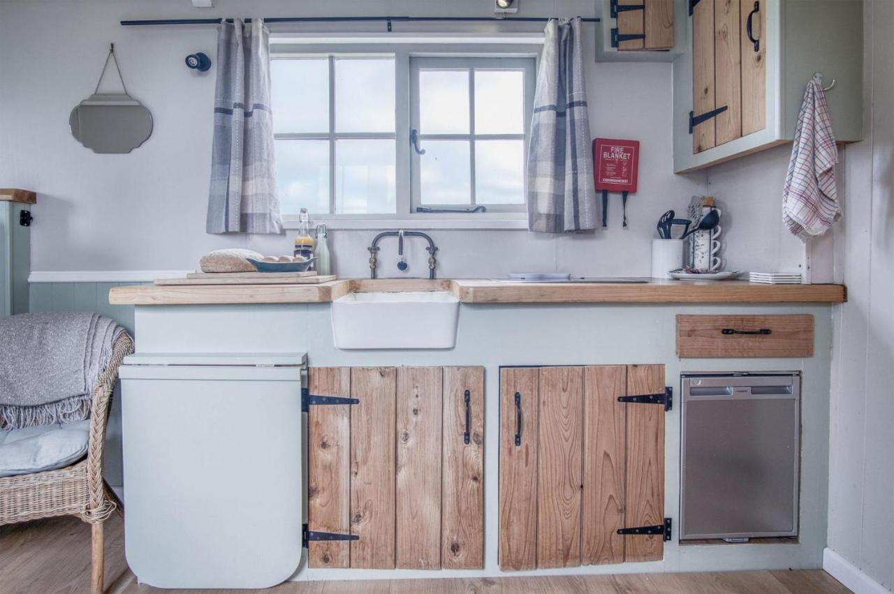 Haven View - 1 Bedroom Shepherds Hut - St Ishmaels Saint Ishmaels  Εξωτερικό φωτογραφία